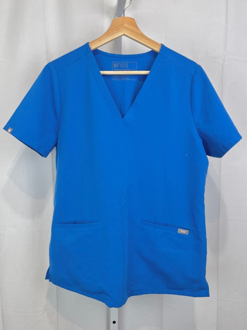 FIGS Casma Three Pocket Scrub Top FW1100 Short Sleeve V-Neck Logo Blue Size M
